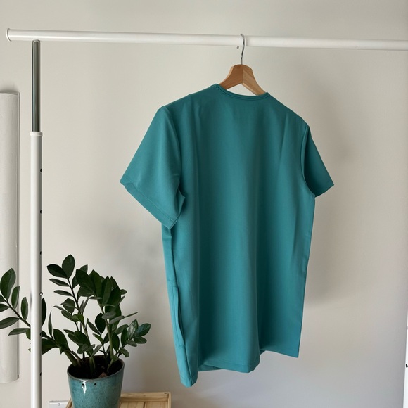 NWT Men's Cactus Chisec™ - Three-Pocket Scrub Top - XS in Cactus - Picture 4 of 5